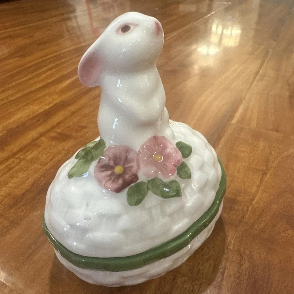 Vintage 80s Avon Bunny Rabbit Easter Holiday Spring Lidded‎ Trinket Box Brazil